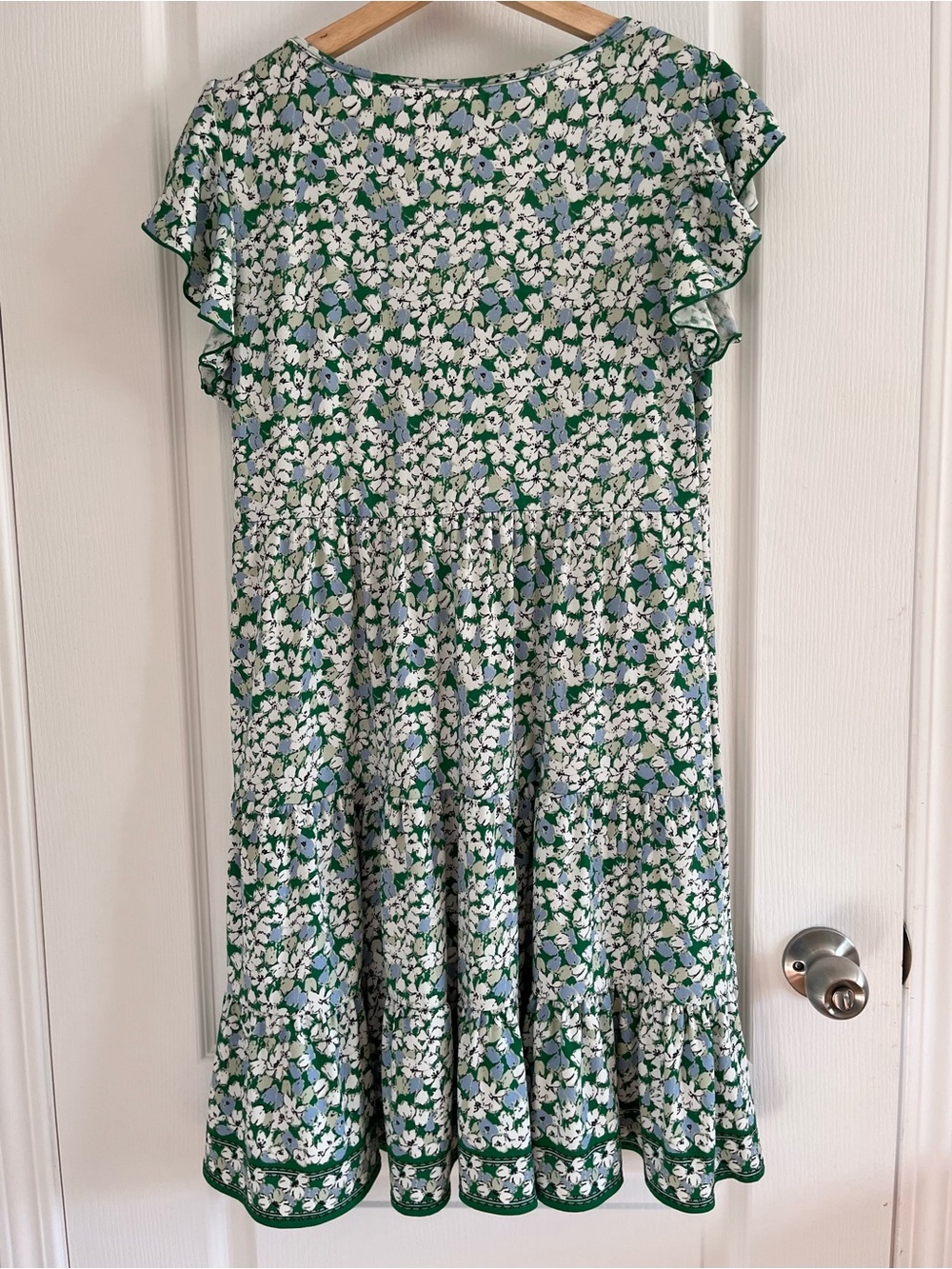 MAX STUDIO Green Floral Flutter Sleeve Tiered Dress Medium - Picture 9 of 13